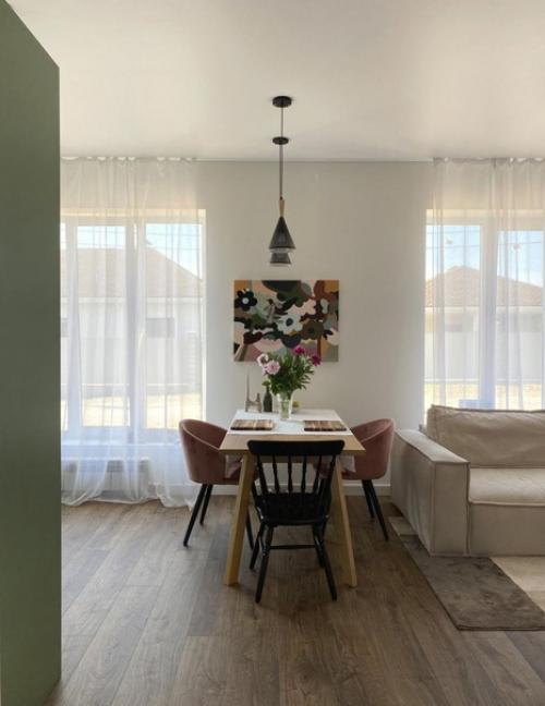 Вот такой вот интерьер в загородном доме домике на 90 кв. 01