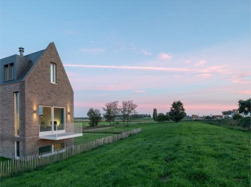 Трёхэтажный домик в Роттердаме (Нидерланды. 02