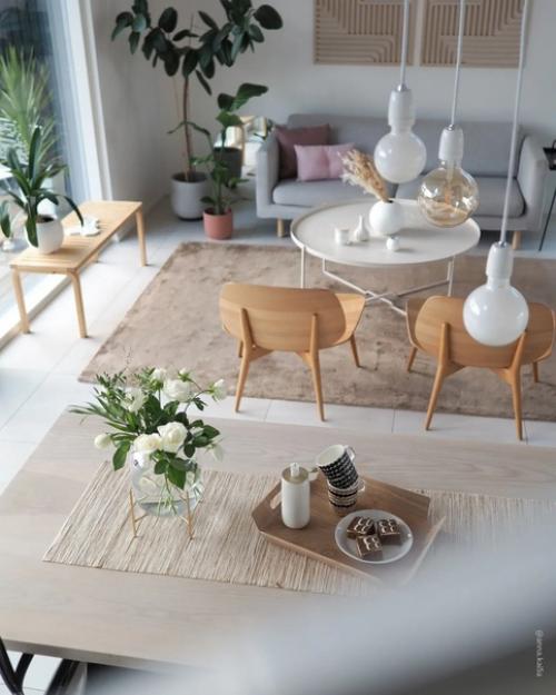 Легкий и просторный интерьер с обилием естественного света в финском уютном доме. 01