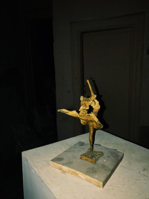 Вспомнилось.  Пару лет назад я побывал внутри дома Левитана в большом трехсвятительском переулке в Москве, который тогда купила галерея Ovcharenko. 09