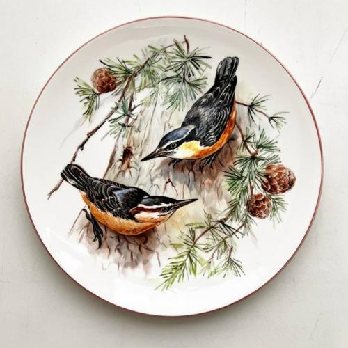 Расписала три большие тарелки D30cm по мотивам винтажных иллюстраций Урсулы банд ….