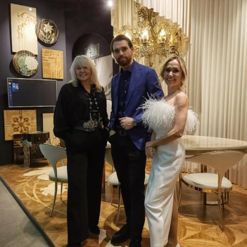 49-й антикварный салон в Москве погрузил в атмосферу роскоши старого мира и утонченной элегантности, в волшебный мир искусства. 01