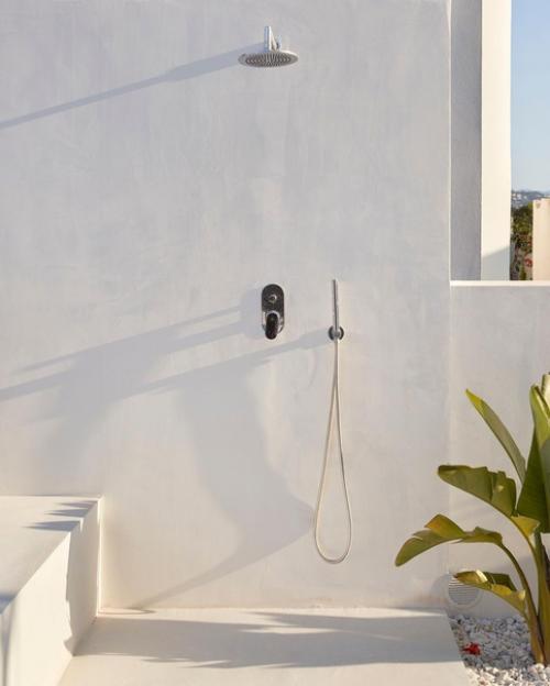 Загородный дом Кармен от студии: Carles Faus Borr s имеет простой и чистый архитектурный стиль. 04