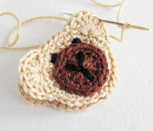 Мы вяжем крючком мишек для декора детских резиночек. 05