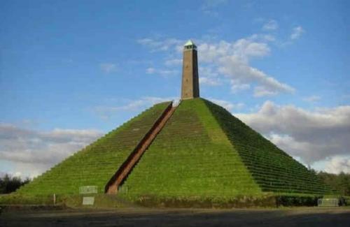 На самой высокой точке утрехтсе хевелрюг, недалеко от голландской деревни вуденберг, находится европейская пирамида. 02