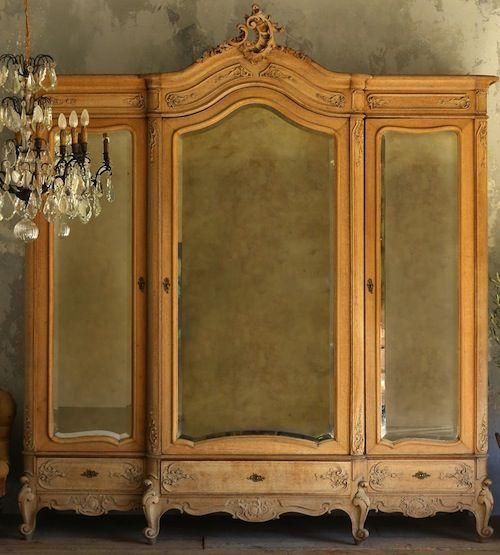 Шкаф - самый фундаментальный, самый основательный, самый семейственный объект интерьера. 03