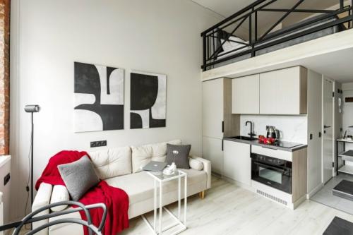 Интерьер маленькой двухуровневой квартиры - студии 20 м 2 в дореволюционном здании в Москве.  