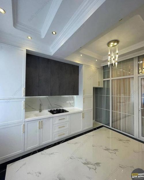 Законченный ремонт. У стен очень интересная фактура. 04