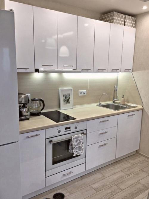 Ремонт небольшой кухни - гостиной в светлых тонах. 01