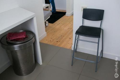 Белая минималистская кухня площадью 6 кв. 07