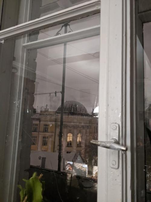 Бывают в жизни случаи ( и нередко), когда соседи становятся подчас ближе родственников. 02