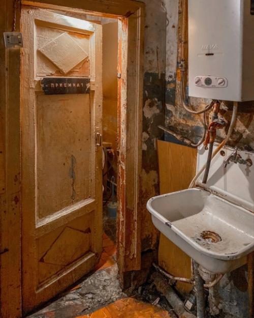 Яркии пример того, как дорого и стильно может выглядеть кухня в старом фонде! 04