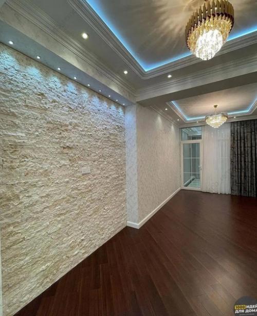 Законченный ремонт. У стен очень интересная фактура. 03