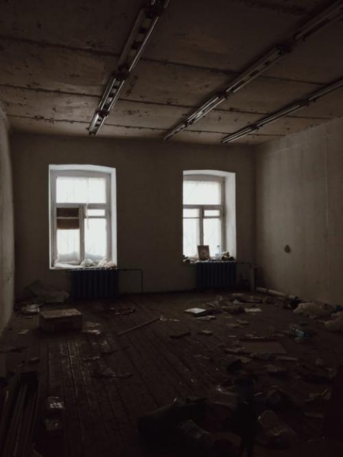 Вспомнилось.  Пару лет назад я побывал внутри дома Левитана в большом трехсвятительском переулке в Москве, который тогда купила галерея Ovcharenko. 07