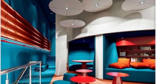 Приготовьтесь, сейчас будут модные слова: кофе - поинт, коворкинг, конференц-зал, мини - лекторий. 02