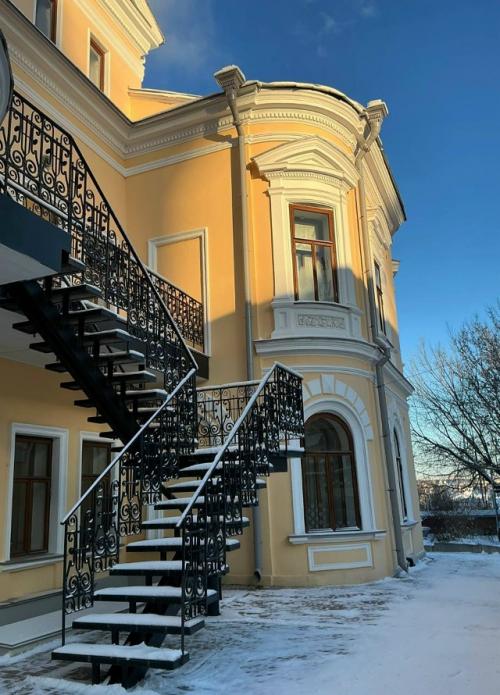 Главное здание пермского краеведческого музея - дом Н. в. Мешкова, умницы, купца, мецената и общественного деятеля.  