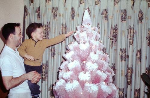 Как в США был бум на розовые рождественские ёлки. 02