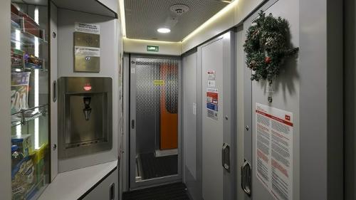 Хай.  В Санкт-петербурге представлена обновлённая Красная Стрела сообщением Санкт-петербург - Москва. 04