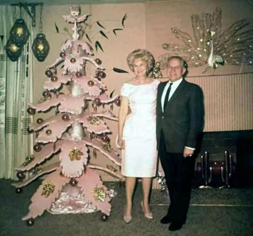 Как в США был бум на розовые рождественские ёлки. 03