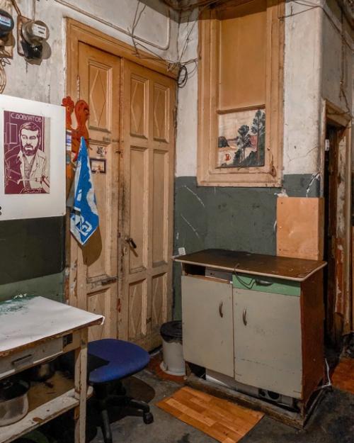 Яркии пример того, как дорого и стильно может выглядеть кухня в старом фонде! 01