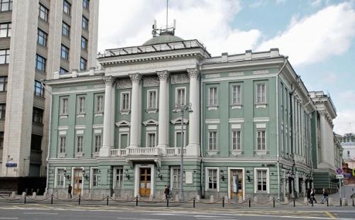 204 года назад, 24 декабря (12 декабря по старому стилю) 1814 года в доме благородного собрания в Москве, после долгого перерыва, был дан бал. 01