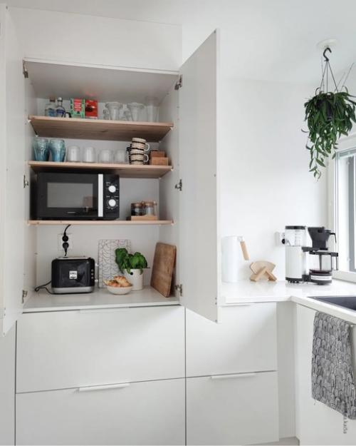 Легкий и просторный интерьер с обилием естественного света в финском уютном доме. 07