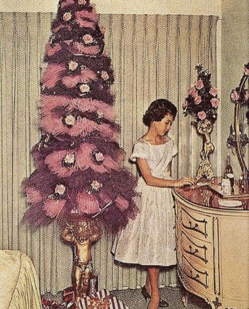 Как в США был бум на розовые рождественские ёлки. 06