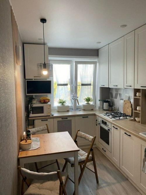 Уютная кухня в 7 кв. 01