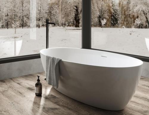 Чарующая зимняя визуализация для тех, кто предпочитает большие окна в ванной. 01