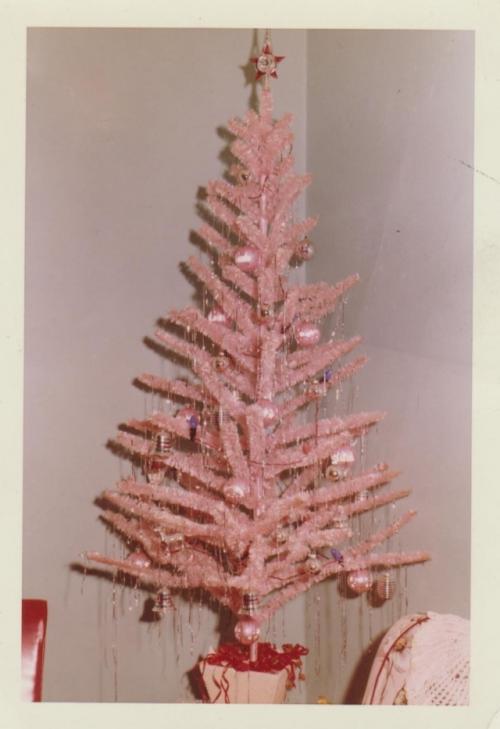 Как в США был бум на розовые рождественские ёлки. 08