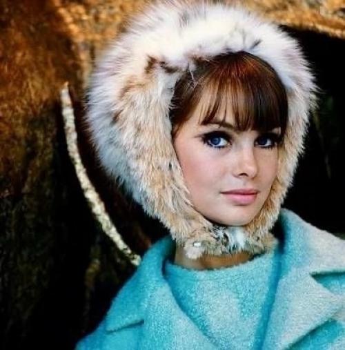 Белый символизирует чистоту или невинность. 03