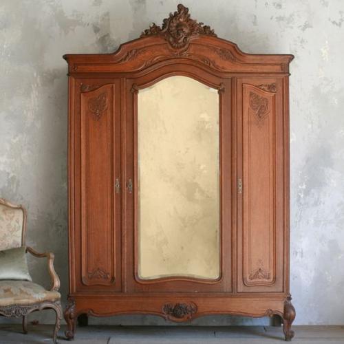 Шкаф - самый фундаментальный, самый основательный, самый семейственный объект интерьера. 07