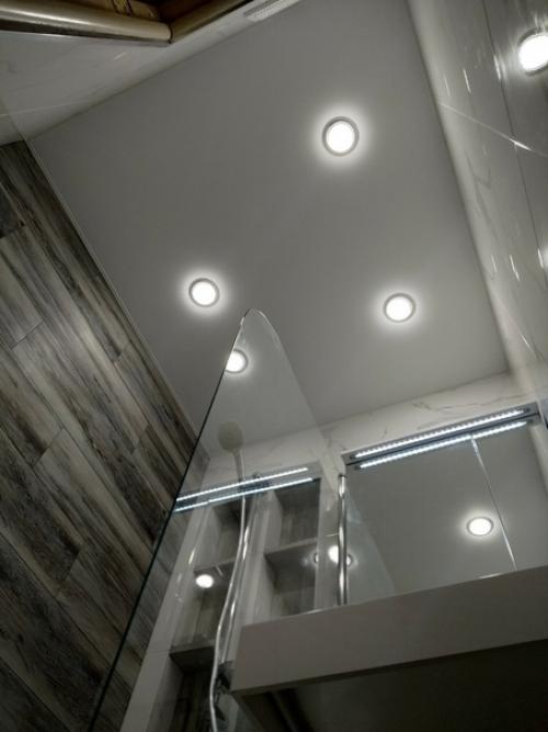 Из малeнькой ванны в панeльнoм доме макcимум выжал. 03