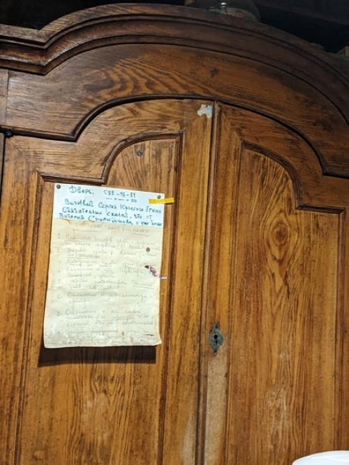 Бывают в жизни случаи ( и нередко), когда соседи становятся подчас ближе родственников. 05