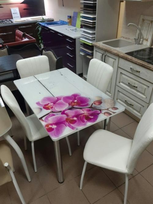 Сложно представить квартиру или дом, в котором бы не находился хотя бы один стол.