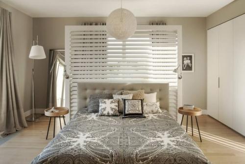 Мягкие природные оттенки, деревянные пол, мрамор на кухне и ванной комнате, изящная мебель в стиле mid - Century в интерьере дома в Варшаве. 05