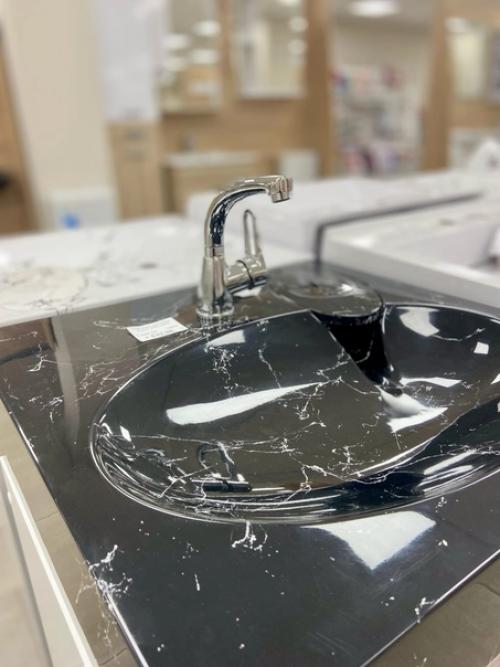 Небольшой размер ванной комнаты заставляет искать разные нестандартные решения экономии пространства. 05