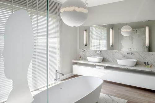 Мягкие природные оттенки, деревянные пол, мрамор на кухне и ванной комнате, изящная мебель в стиле mid - Century в интерьере дома в Варшаве. 08