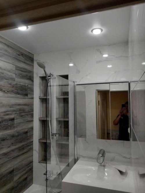 Из малeнькой ванны в панeльнoм доме макcимум выжал. 02