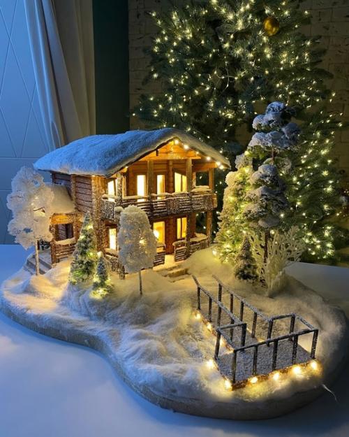 Домик на озере, работа 2023 г. в домике есть интерьер - кухня, гостиная с новогодней елкой на первом этаже и спальня на втором.