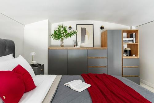 Интерьер маленькой двухуровневой квартиры - студии 20 м 2 в дореволюционном здании в Москве. 07