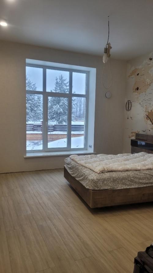 - А слелайте шторы от стены до стены. 05