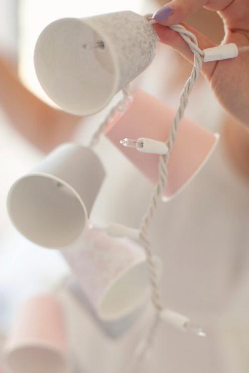 Сегодня мы преобразим безликую гирлянду в стильное и современное украшение для интерьера. 04