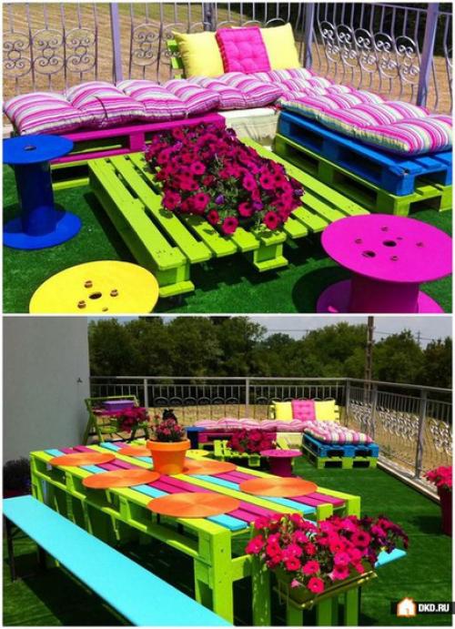 Мебель на даче зачастую представляет собой достаточно разрозненный набор предметов, вывезенных из городской квартиры за ненадобностью. 01