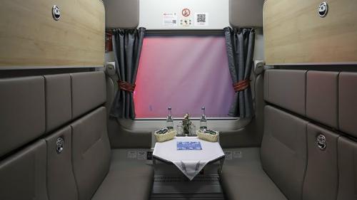 Хай.  В Санкт-петербурге представлена обновлённая Красная Стрела сообщением Санкт-петербург - Москва. 08