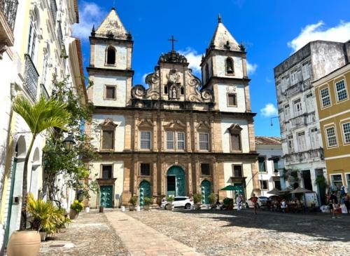 Сальвадор - это не просто город, а настоящая сокровищница бразильской истории, культуры и атмосферы карнавала! 06