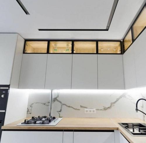 Просторная кухня. В белом цвете. 02