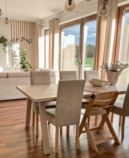 Уютный домик.  Простой способ создать модное сочетание - выкрасить стены в белый цвет и дополнить интерьер деревянными предметами мебели и декора. 09