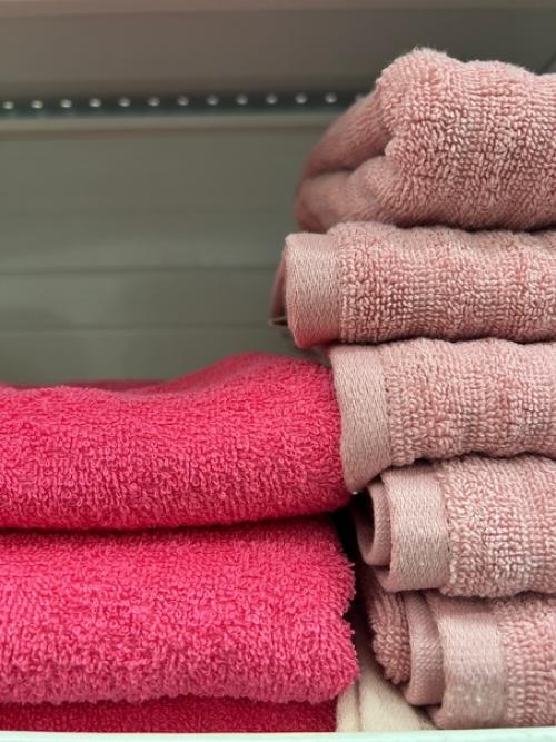 До весны остаются считанные дни, поэтому мы рассказываем, как поскорее вдохнуть легкое, нежное настроение в интерьер, добавив всего пару деталей. 01