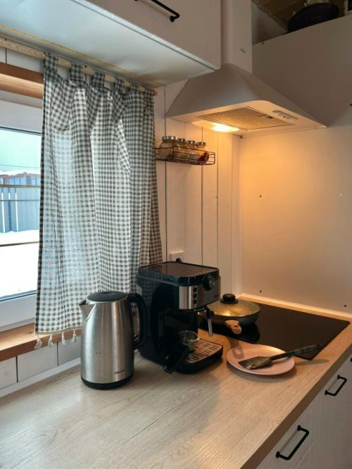 Кухня собранная своими силами на скандинавский мотив и уютные детали интерьера прекрасного модульного дома. 03